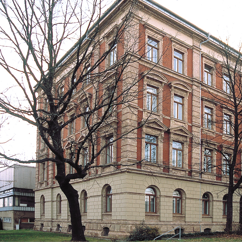 Gebäude mit Fassadenelementen aus dem Chemnitzer Porphyr