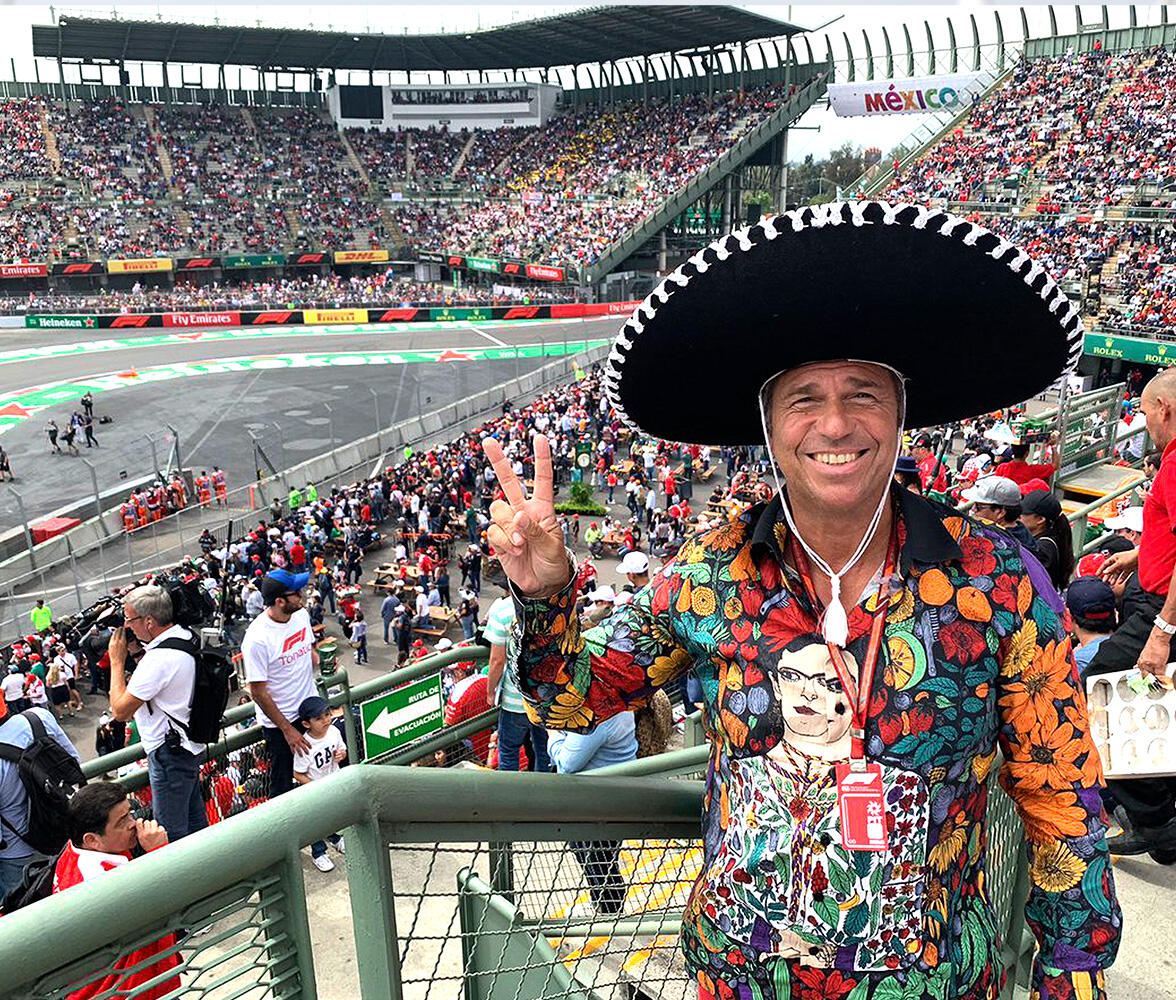 Kai Ebel trägt GERMENS Hemd BLUMEN MEXICOS